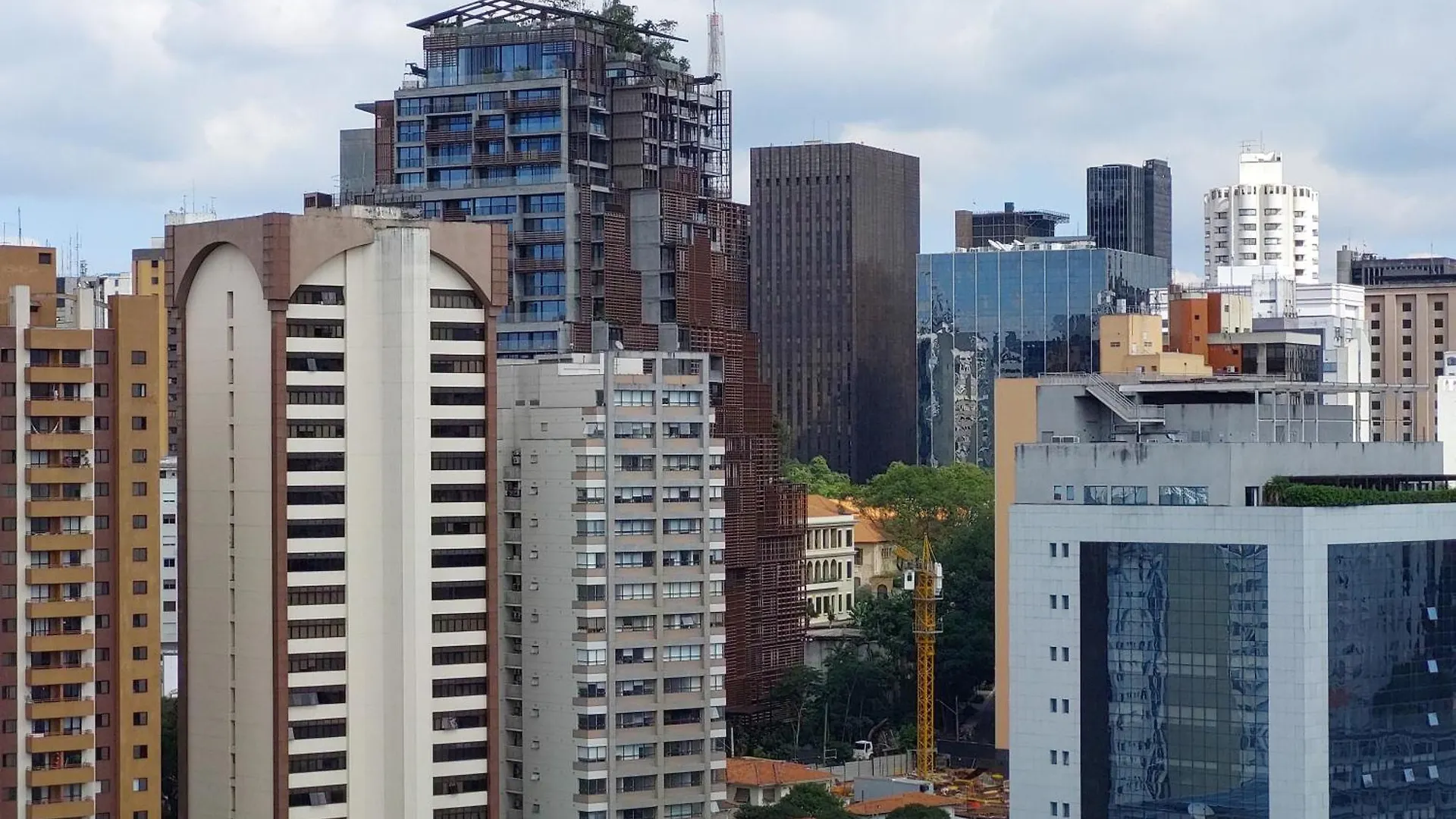 Luz E Cores Ao Lado Do Hospital Sirio Libanes E Frei Caneca Sao Paulo
