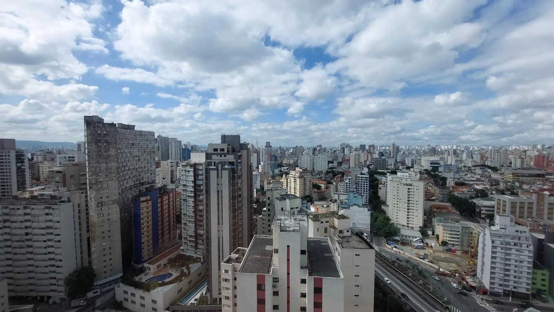 Luz E Cores Ao Lado Do Hospital Sirio Libanes E Frei Caneca Sao Paulo
